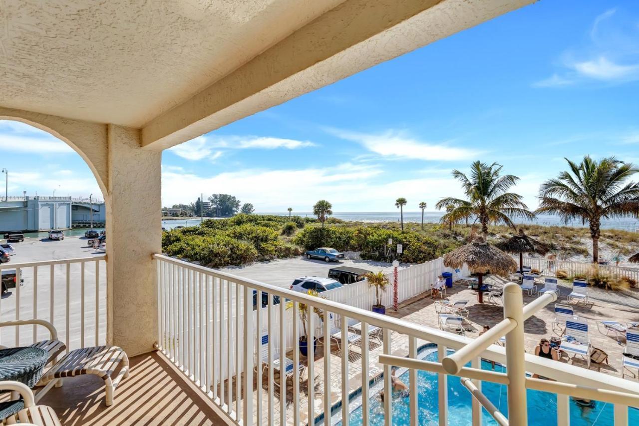 106 Beach Place Condos St. Pete Beach Dış mekan fotoğraf